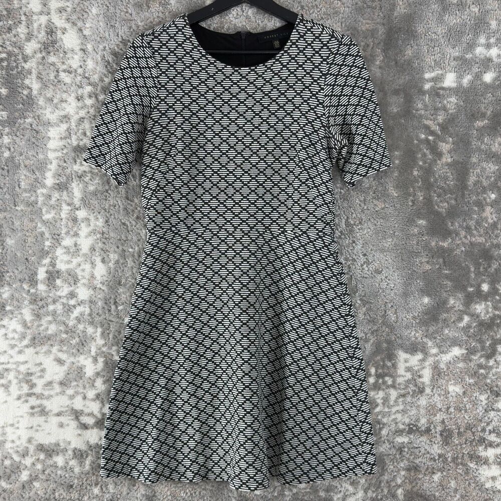 Forest Lily Sz M Geometric A Line Fit Flare Mini Dress White Black‎ Short Sleeve